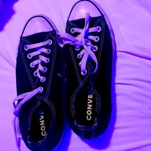 Super cute low cut converse
